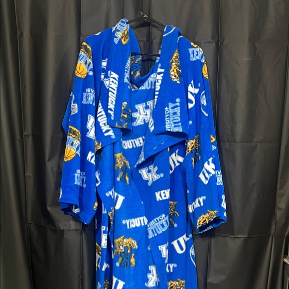 Licensed collegiate Other - Unisexed Kentucky Wildcats Snuggie